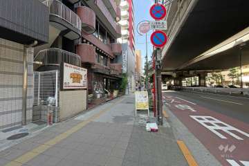 敷地北側の前面道路（東側から）