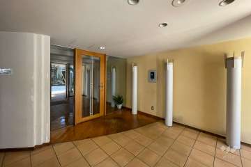 エントランスはオートロック付きです。