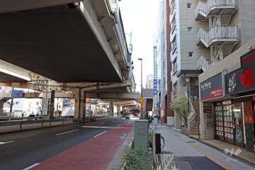 敷地北側の前面道路