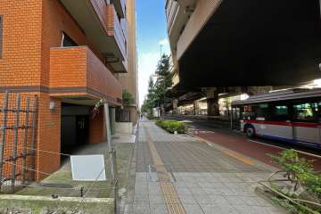 敷地北西側は、国道246号と首都高速3号渋谷線が走っています。