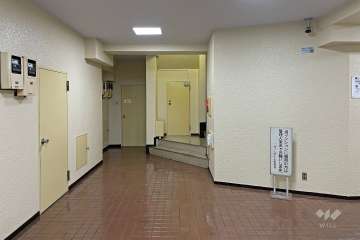 エントランス内には防犯カメラ付き