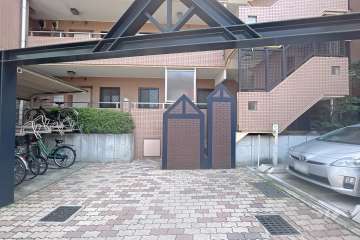 敷地内駐車場（屋外機械式）と駐輪場