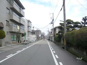 周辺は区画の整った住宅地です