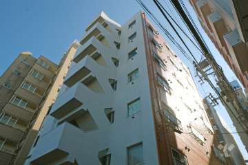 ライオンズマンション三軒茶屋第２の外観（北西側から）