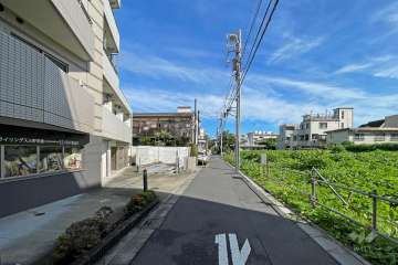 敷地東側の前面道路