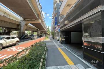 敷地北西側の前面道路