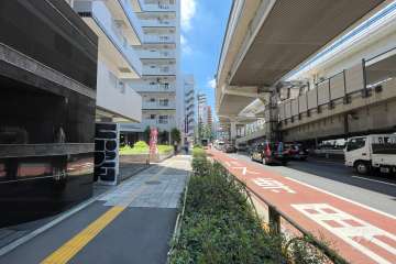 敷地北西側の前面道路　