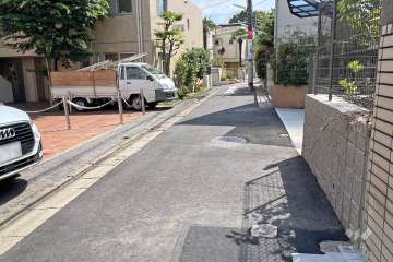 敷地北西側の前面道路