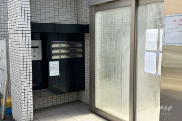 エントランスはオートロック付きです。