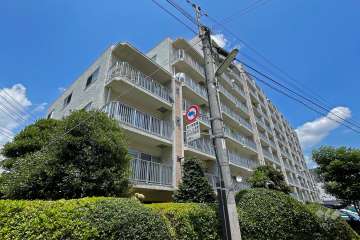 ファミール三軒茶屋の外観（南西側から）