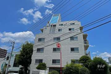 ファミール三軒茶屋の外観（北西側から）