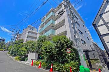 ピアース三軒茶屋レジデンスの外観（南西側から）