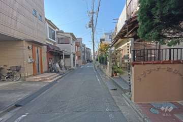 敷地南側の前面道路