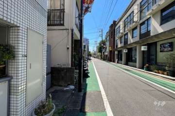 敷地北側の前面道路（東側から）