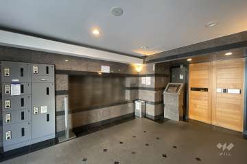 エントランスはオートロック付きです。