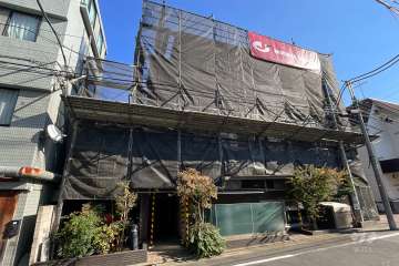 クウェストスクエア代沢の外観（北西側から）