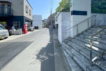 敷地北東側の前面道路　