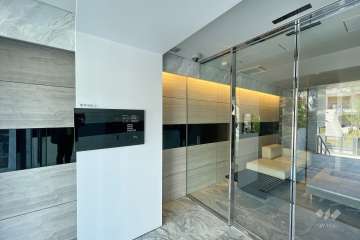 エントランスはオートロック付きです。　