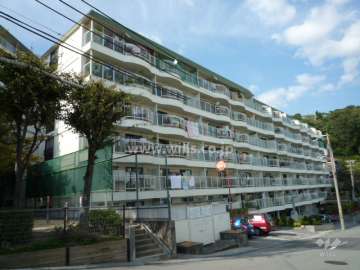 コボリマンション夙川老松台Ｄ棟の外観（南東側から）