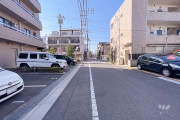 敷地北側の前面道路（東側から）