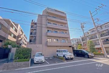 ウエリス代沢の外観（北東側から）