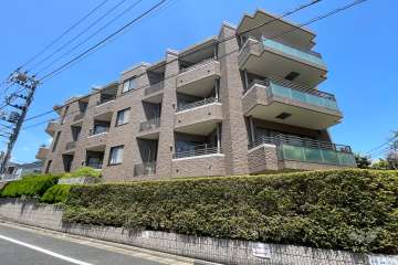 ファミールグラン代沢の外観（南側から）