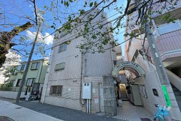 スカイコート下北沢の外観（北西側から）