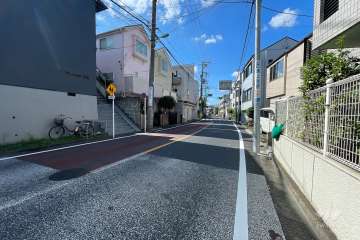 敷地南側の前面道路