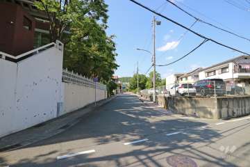敷地東側の前面道路