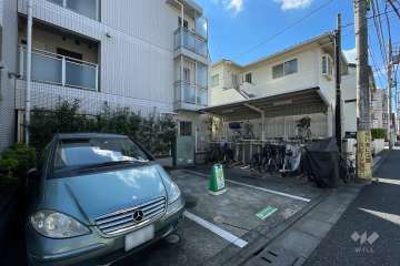 敷地内駐車場とカーシェアステーション