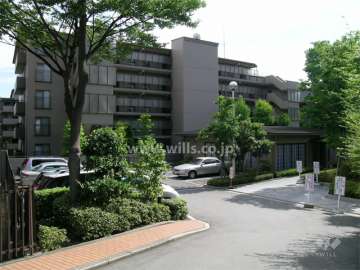 敷地北側にあるエントランスアプローチ