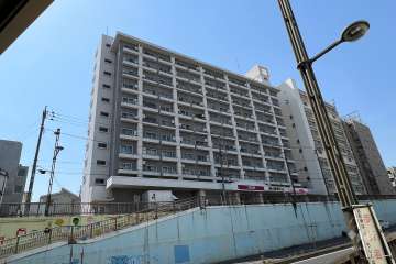 ハヤマビルの外観（南東側から）