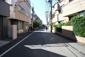 敷地南東側の前面道路
