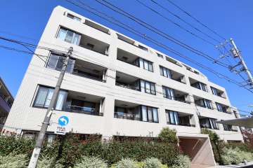 マストレジデンス世田谷代田の外観（南西側から）