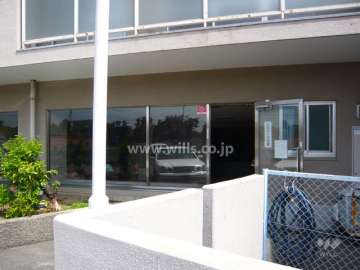 エントランスに続く階段