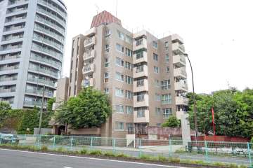 世田谷代田サンライズマンションの外観（南西側から）