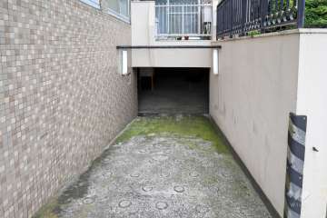 駐車場の出入り口