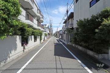 敷地南側の前面道路