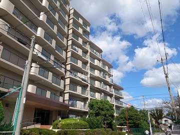 カネボウ浜甲子園グリーンマンションの外観（南東側から）