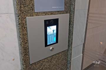 エントランスはオートロック付きです。