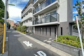 敷地西側の前面道路西（南側から）