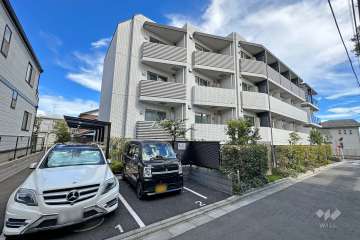 スカイコート世田谷代田橋の外観（北西側から）