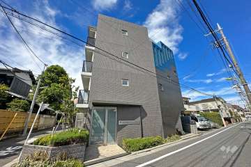 スカイコート世田谷代田橋の外観（南西側から）