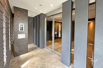 エントランスはオートロック付きです。