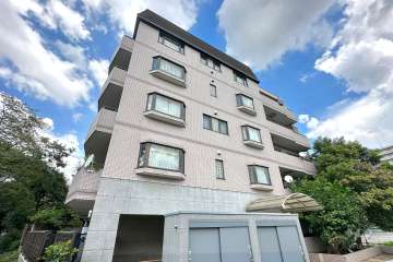 グランパーク代田橋の外観（南西側から）