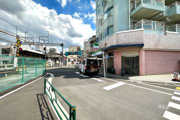 敷地南北側の前面道路（西側から）