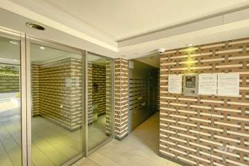 エントランスはオートロック付きです。