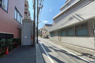 敷地北東側の前面道路　　