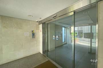 エントランスはオートロック付きです。