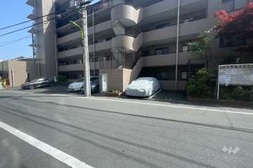 敷地北側の前面道路